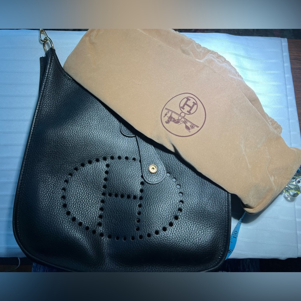 Vintage GM Hermes Evelyne Iconic Messenger-style Leather Bag. Beautiful Black